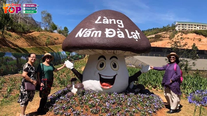 Trai-nghiem-tai-lang-nam-da-lat-diem-den-xanh-giua-pho-hoa